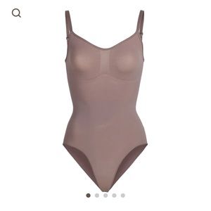 SKIMS Sculpting Bodysuit w. Snaps - UMBER SOLD OUT